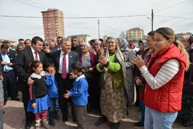 Melikgazi Belediye Başkanı Memduh B&uuml;y&uuml;kkılı&ccedil;, Sosyal Konut İnşaatlarını Gezerek Bilgi Aldı 1