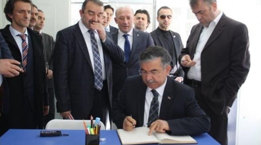 Milli Savunma Bakanı Yılmaz Artvin&rsquo;de