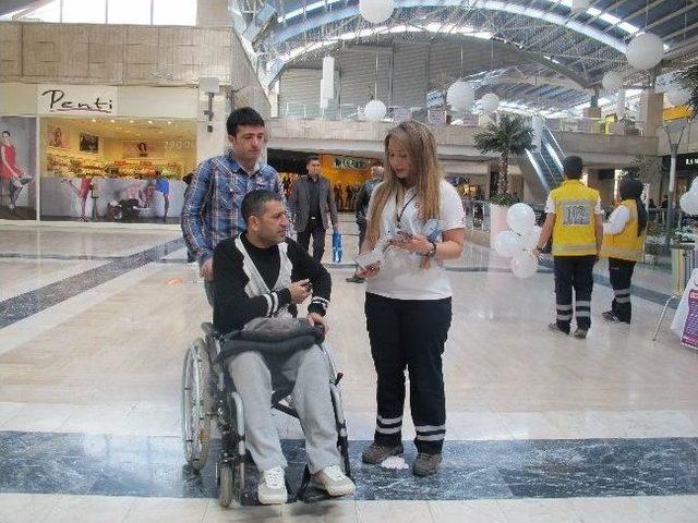 112 Acil Servis Vatandaşı Bilgilendirmek İ&ccedil;in Standı A&ccedil;tı 1