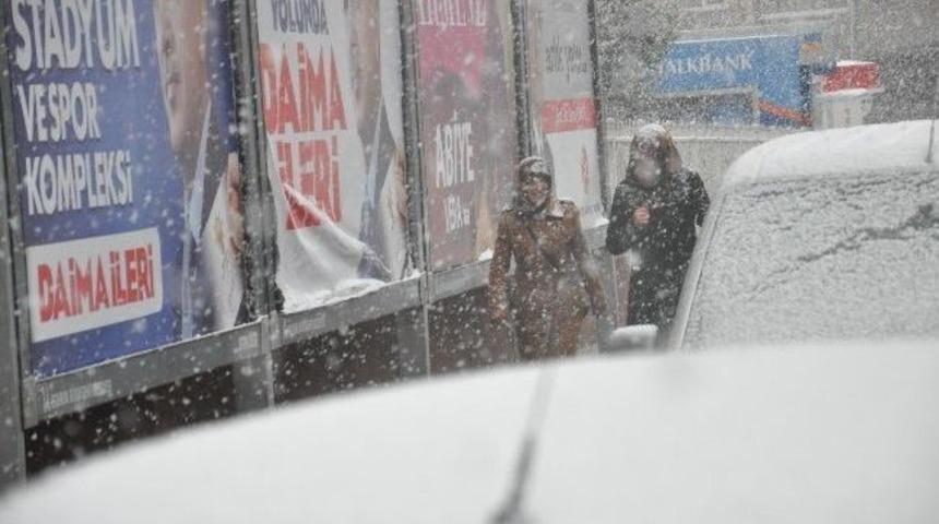 Erzurum&rsquo;da Kar Yağışı