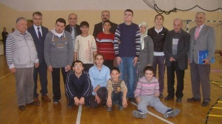 &Ouml;zel Sporcular Engelleri Aştı