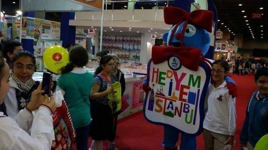 Bilecik Eğitim Derneği, 20 &Ouml;ğretmen Ve &Ouml;ğrenciyi Fuara G&ouml;t&uuml;rd&uuml;