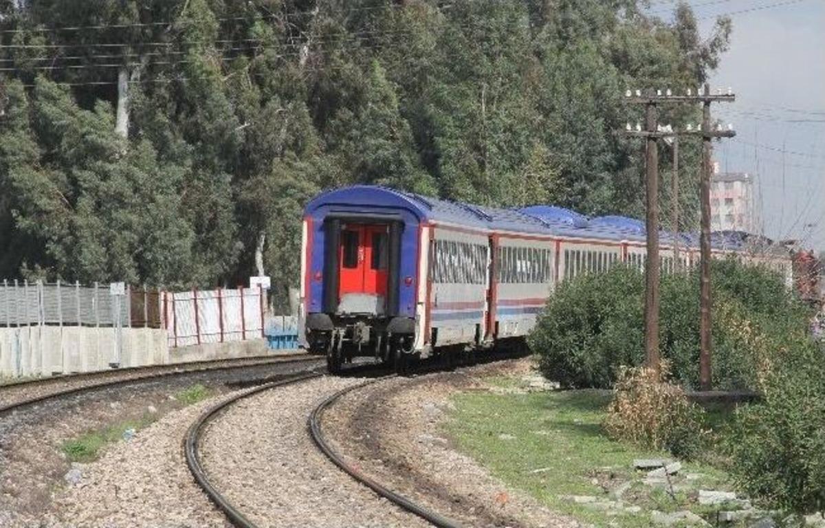Yaşlı Kadına Tren &Ccedil;arptı