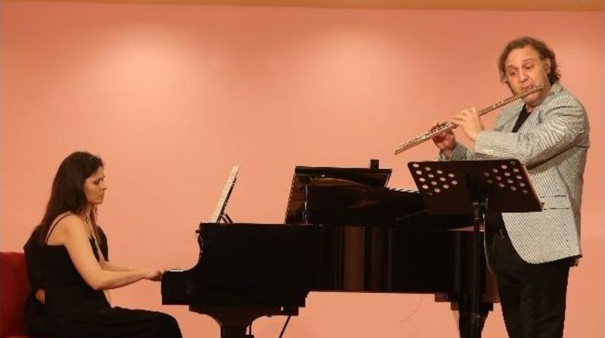 Turgay Ve T&uuml;z&uuml;n&rsquo;den M&uuml;zik Resitali