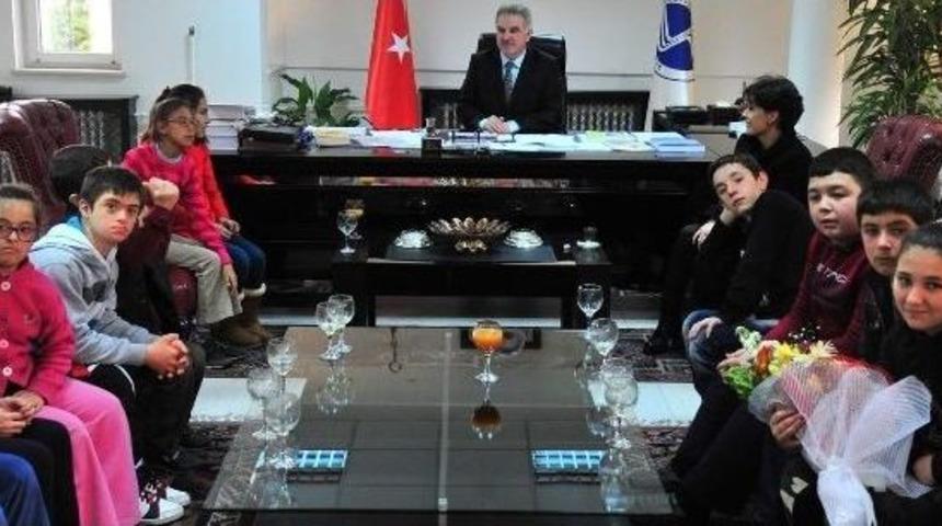 Zihin Engelli &Ouml;ğrenciler Rekt&ouml;r Elmas&rsquo;ı Ziyaret Etti