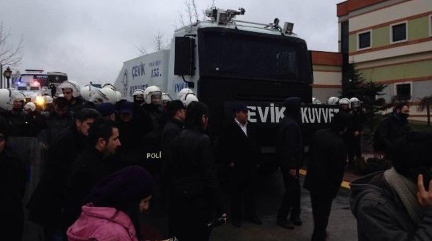 Kocaeli &Uuml;niversitesi'nde 'berkin Elvan' Gerginliği
