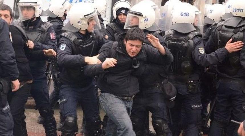 Kocaeli &Uuml;niversitesi'nde Arbede: 3 G&ouml;zaltı
