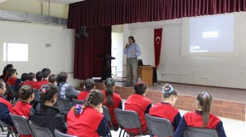 Gazetecilik Mesleğini &Ouml;ğrencilere Anlattı