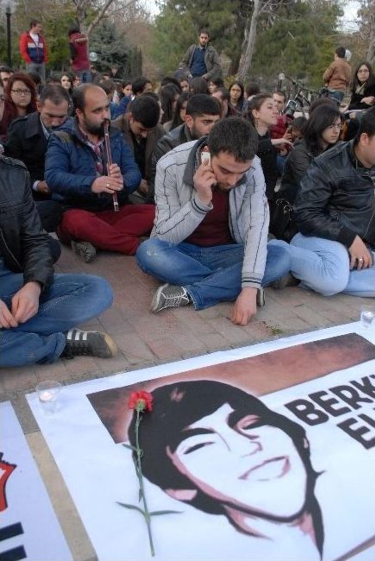 Burdur&rsquo;da Berkin Elvan İ&ccedil;in Oturma Eylemi