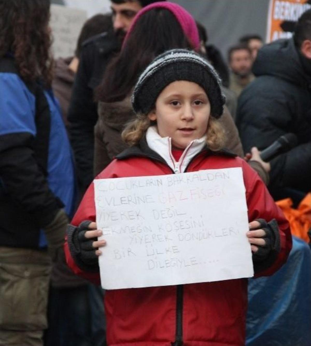 &Ccedil;anakkale&rsquo;de Berkin Elvan Eylemi