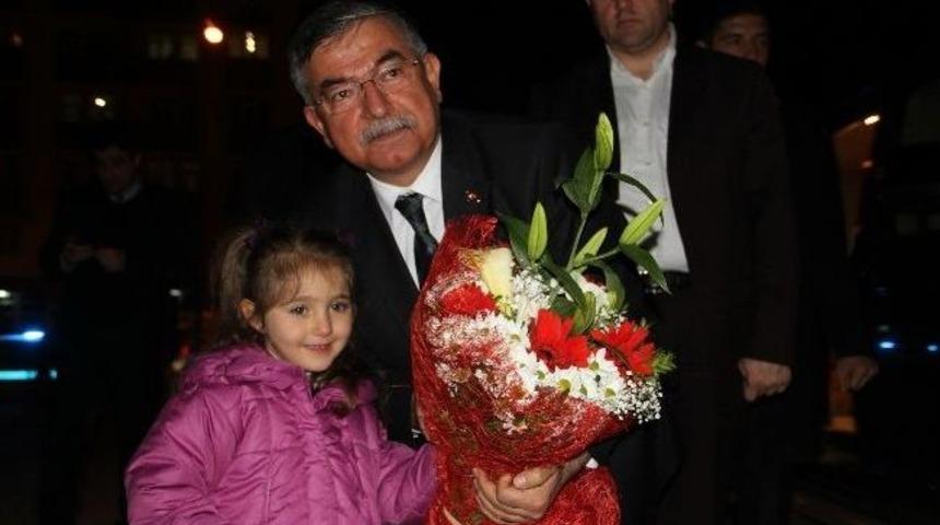 Milli Savunma Bakanı Yılmaz, Ardahan&rsquo;da