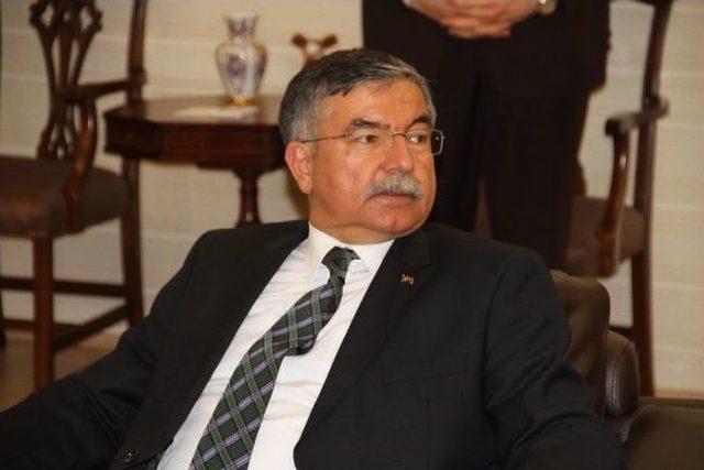 Milli Savunma Bakanı Yılmaz, Ardahan’da