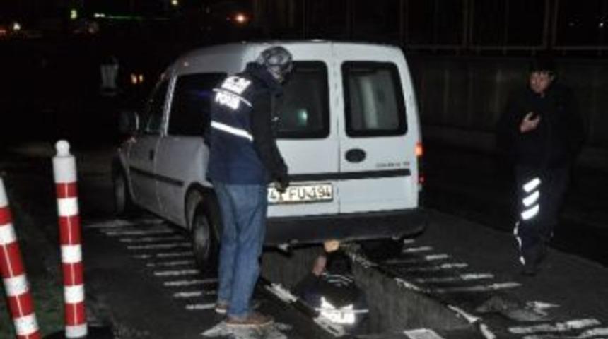 Polisten Ka&ccedil;tı, Kovalamacada Yakalandı