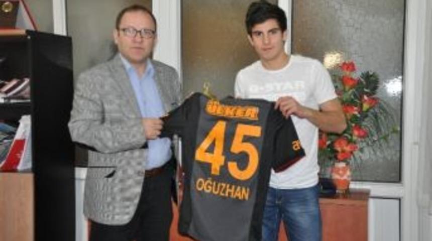 Oğuzhan, Kendisine Destek Verenleri Unutmuyor