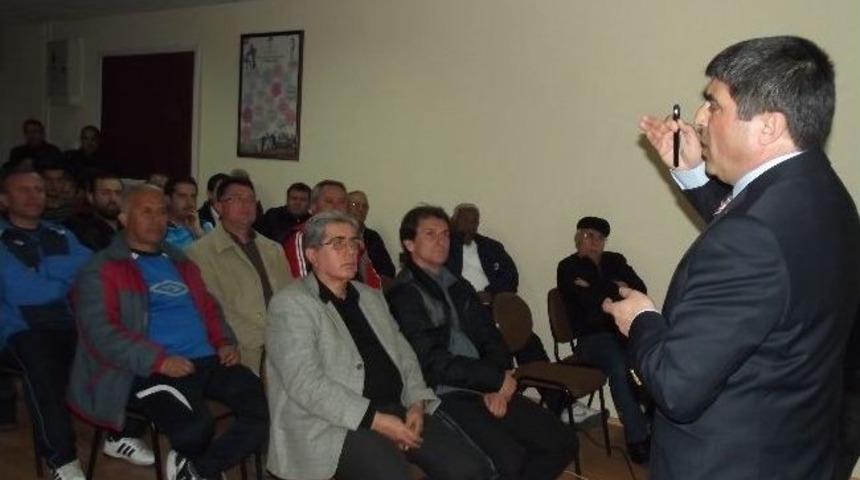 Antren&ouml;rlere &lsquo;futbolcu Eğitimi Ve &Ouml;ğretimi&rsquo; Anlatıldı