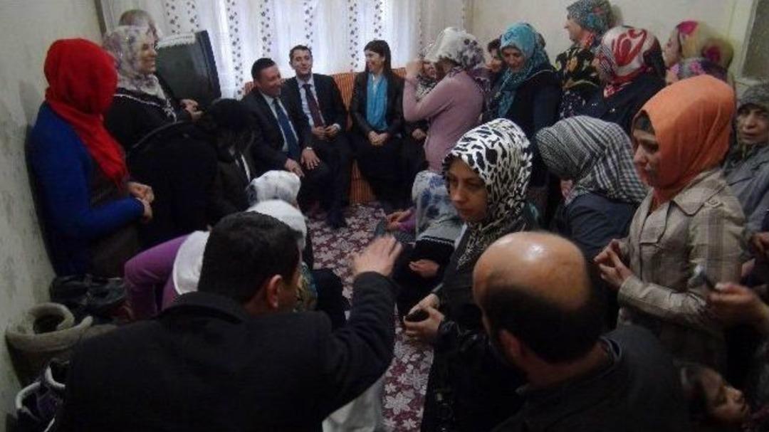 Beyaz Ve Parlak Ev Ziyaretlerine Devam Ediyor