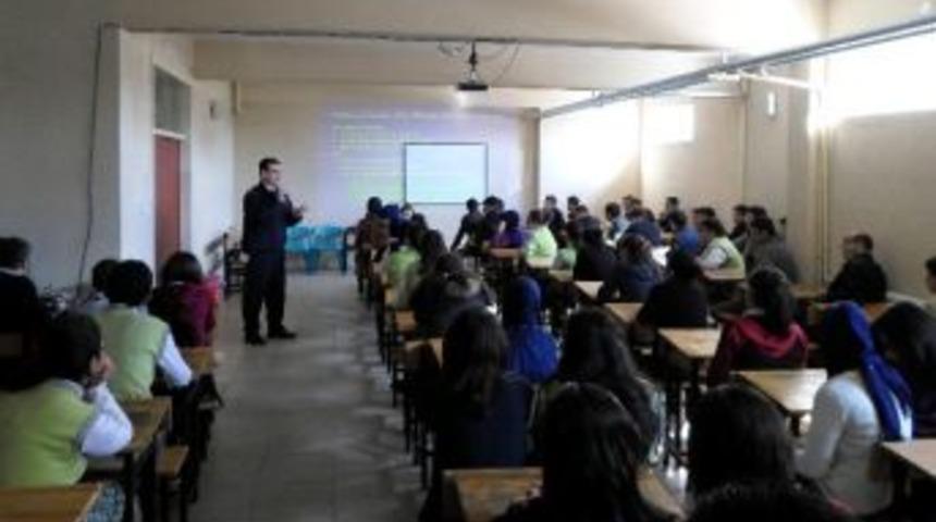 &Ouml;ğrencilere Trafik Eğitimi Semineri Verildi