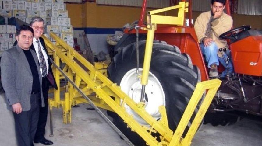 T&uuml;rk Bilim Adamları Pırasa Hasat Makinesi Yaptı