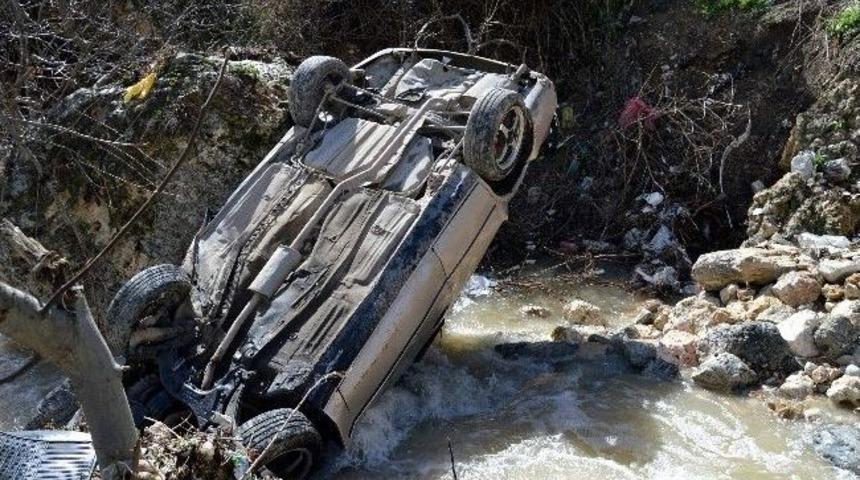 Kaygan Yol Kazaya Neden Oldu