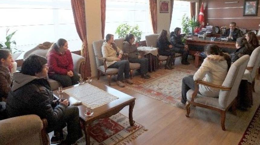 &Ccedil;orlu'da &Ouml;ğrenciler Yurt Dışına Gitmeden Kaymakamı Ziyaret Ettiler