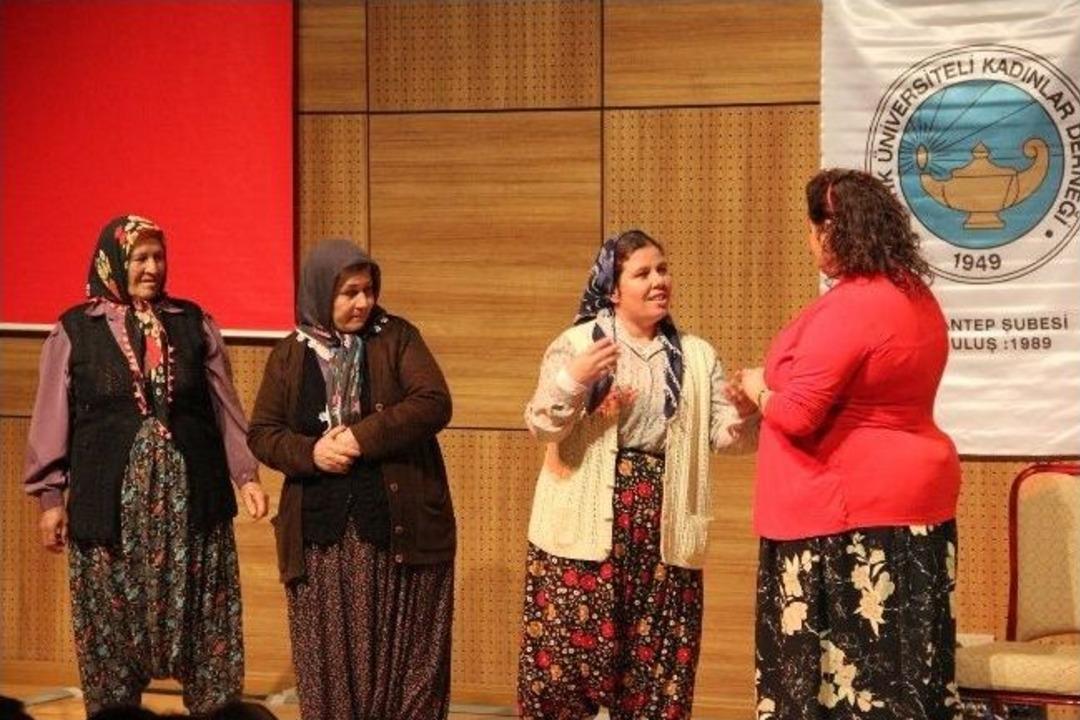 'kadına Şiddet' Oyunu Sahnelendi