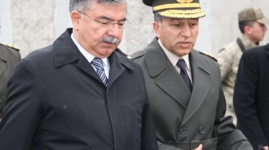 Milli Savunma Bakanı İsmet Yılmaz: