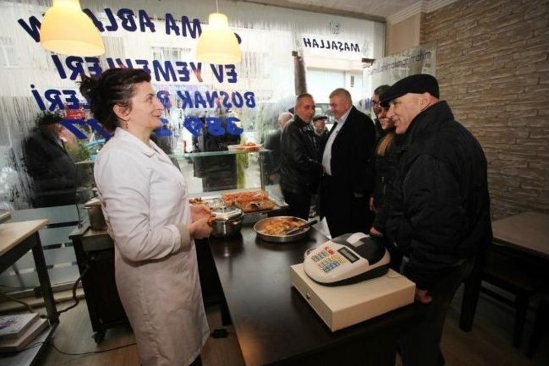 Başkan Altınok &Ouml;z, Topselvi&rsquo;de Vatandaşlarla Buluştu