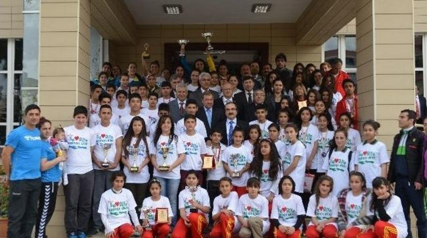 Vali Coş: &ldquo;başarılar, Sevgiye Uzanan Eller Projesi&rsquo;nin Kilometre Taşları Olacak&rdquo;