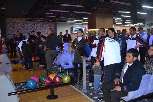 &Ouml;ğretmenler Bowling Turnuvasında Yarıştı 2