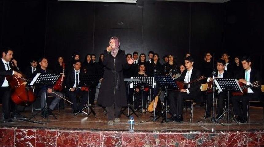 Mehmet Akif Ersoy Anıldı