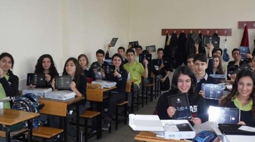Edremit K&ouml;rfez Anadolu Lisesi&rsquo;nde Tablet Sevinci