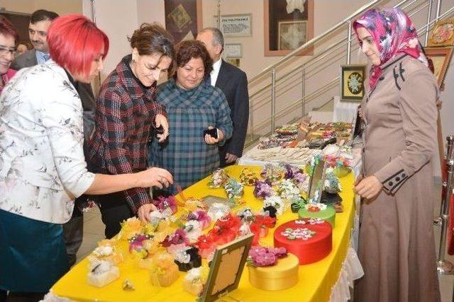 Vali, Kız &Ccedil;ocuklarının Programına Katıldı 1