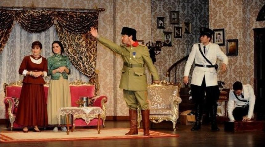 &ldquo;ahududu&rdquo; Bostanlı Suat Taşer Tiyatrosu&rsquo;nda