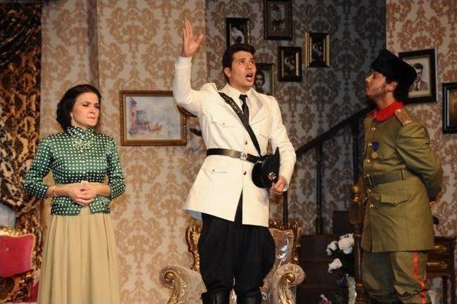 &ldquo;ahududu&rdquo; Bostanlı Suat Taşer Tiyatrosu&rsquo;nda 1