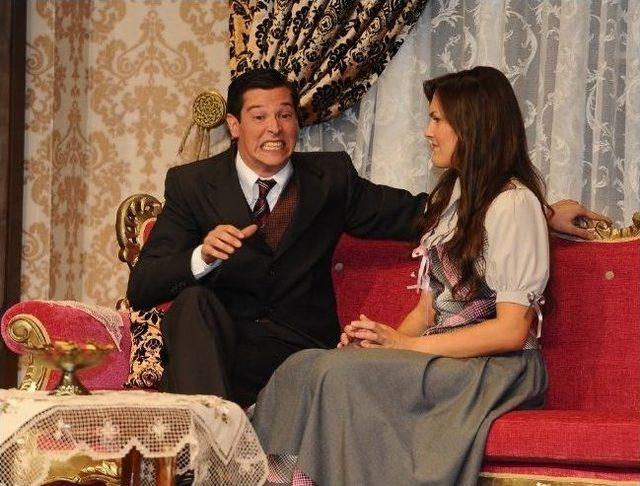 &ldquo;ahududu&rdquo; Bostanlı Suat Taşer Tiyatrosu&rsquo;nda 2