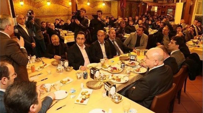 Remzi Aydın, Ey&uuml;p Esnafı İle Akşam Yemeğinde Buluştu