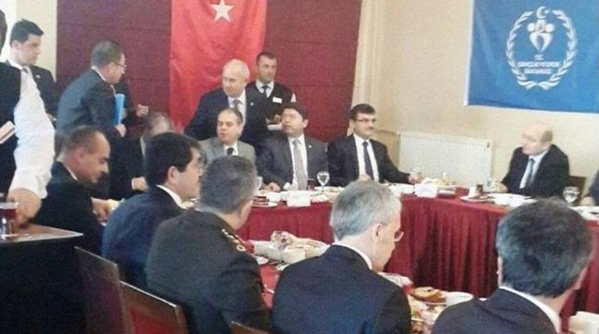 Başkan Karaman Bakan Kılı&ccedil;&rsquo;tan Trib&uuml;n S&ouml;z&uuml;n&uuml; Aldı