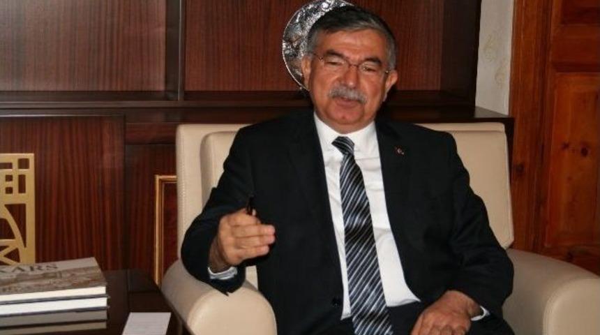 Milli Savunma Bakanı Yılmaz Kars&rsquo;ta