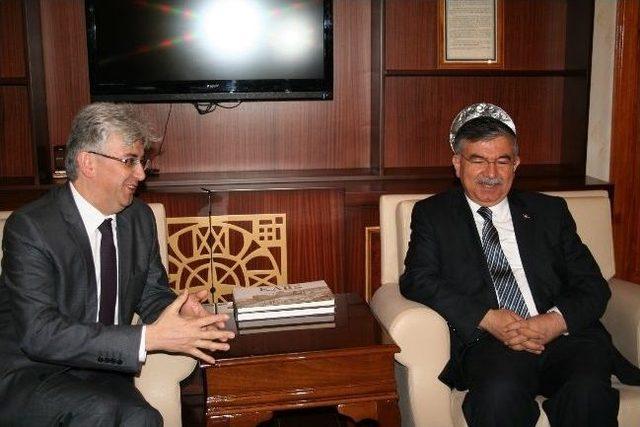 Milli Savunma Bakanı Yılmaz Kars&rsquo;ta 1