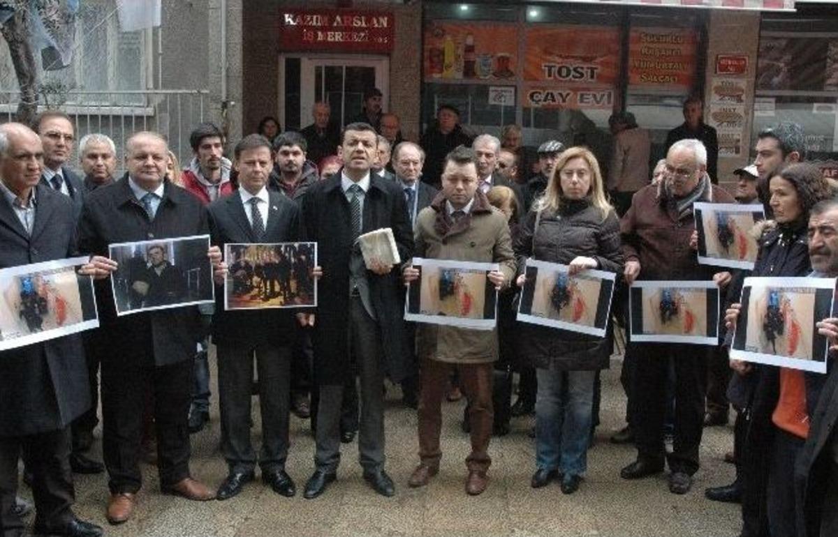 Denizli&rsquo;de Chp Binasına Taş Atıldı