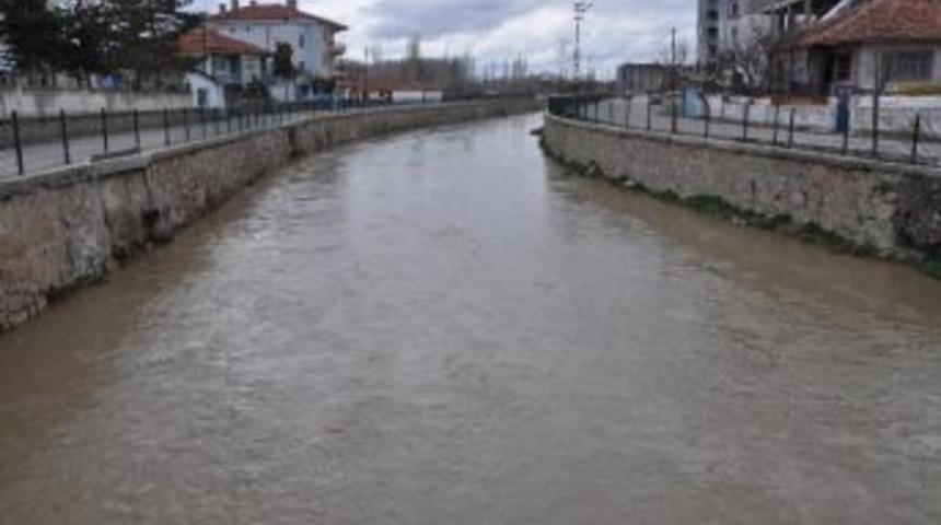 Sorgun&rsquo;da Yağan Yağmurla Beraber Dere Yataklarındaki Su Seviyesi Y&uuml;kseldi