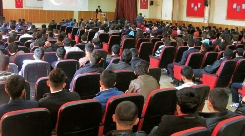 İstiklal Marşı&rsquo;nın Kabul&uuml; Coşkuyla Kutlandı