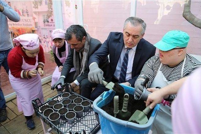 Down Sendromlu 'şeker Çocuklar', Tarçınlı Kurabiye Yaptı