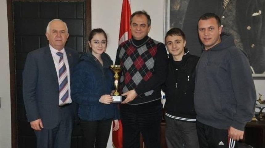 Tekirdağ Belediyesi Gen&ccedil;lik Ve Spor Kul&uuml;b&uuml; Halk Oyunları Ekibi İl Birincisi Oldu