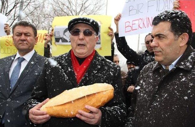 Kar Yağışı Altında Berkin İçin Oturma Eylemi 2