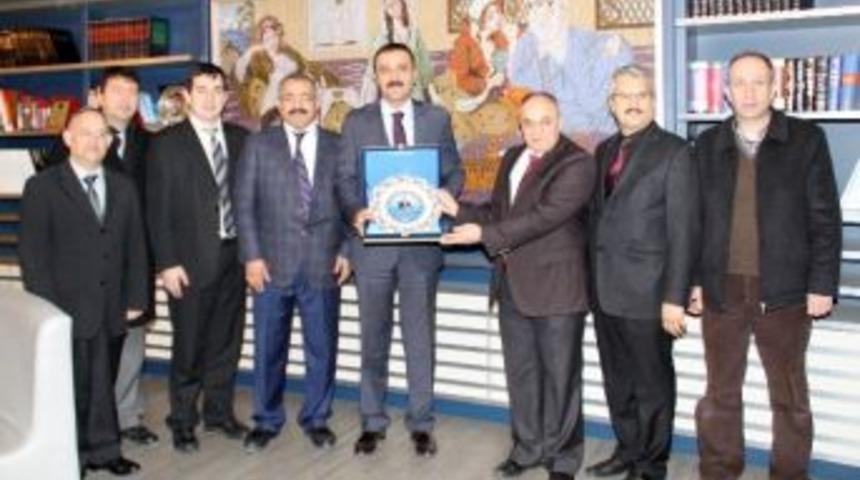 Başkan Bayram&rsquo;a Teşekk&uuml;r Plaketi