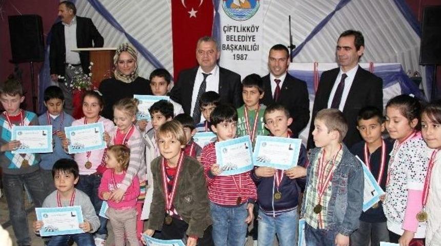 Minik Satran&ccedil;&ccedil;ılar Madalyalarını Aldı