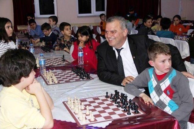 Minik Satranççılar Madalyalarını Aldı 1