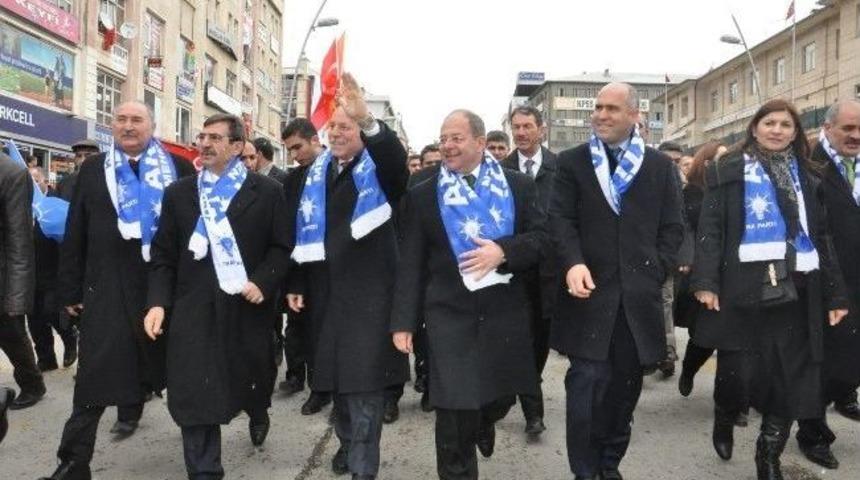 Bakan G&uuml;ll&uuml;ce, Erzurum&rsquo;da Sevgi Y&uuml;r&uuml;y&uuml;ş&uuml;ne Katıldı