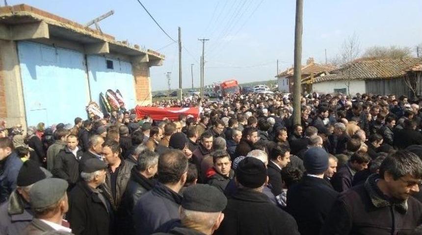 Hayrabolu'da Trafik Kazasında Vefat Eden &Ouml;ğrencinin Cenazesi K&ouml;y&uuml;nde Toprağa Verildi